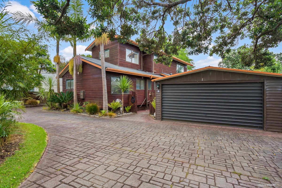 8 First View Avenue, Beachlands, Auckland - Carousel 1