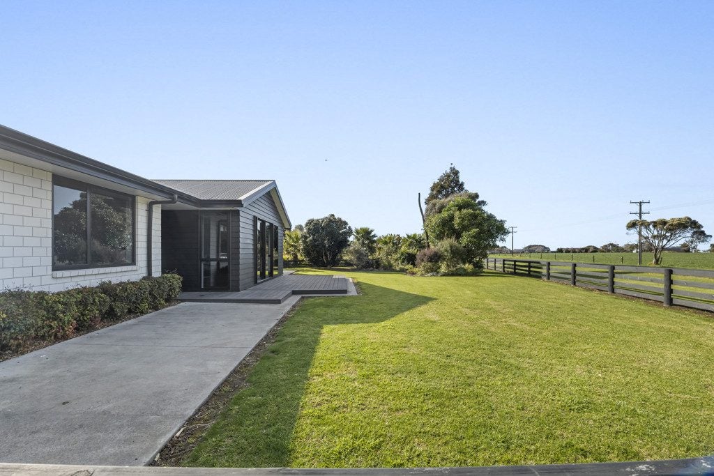 81 Airport Drive, New Plymouth Airport, New Plymouth - Carousel 2