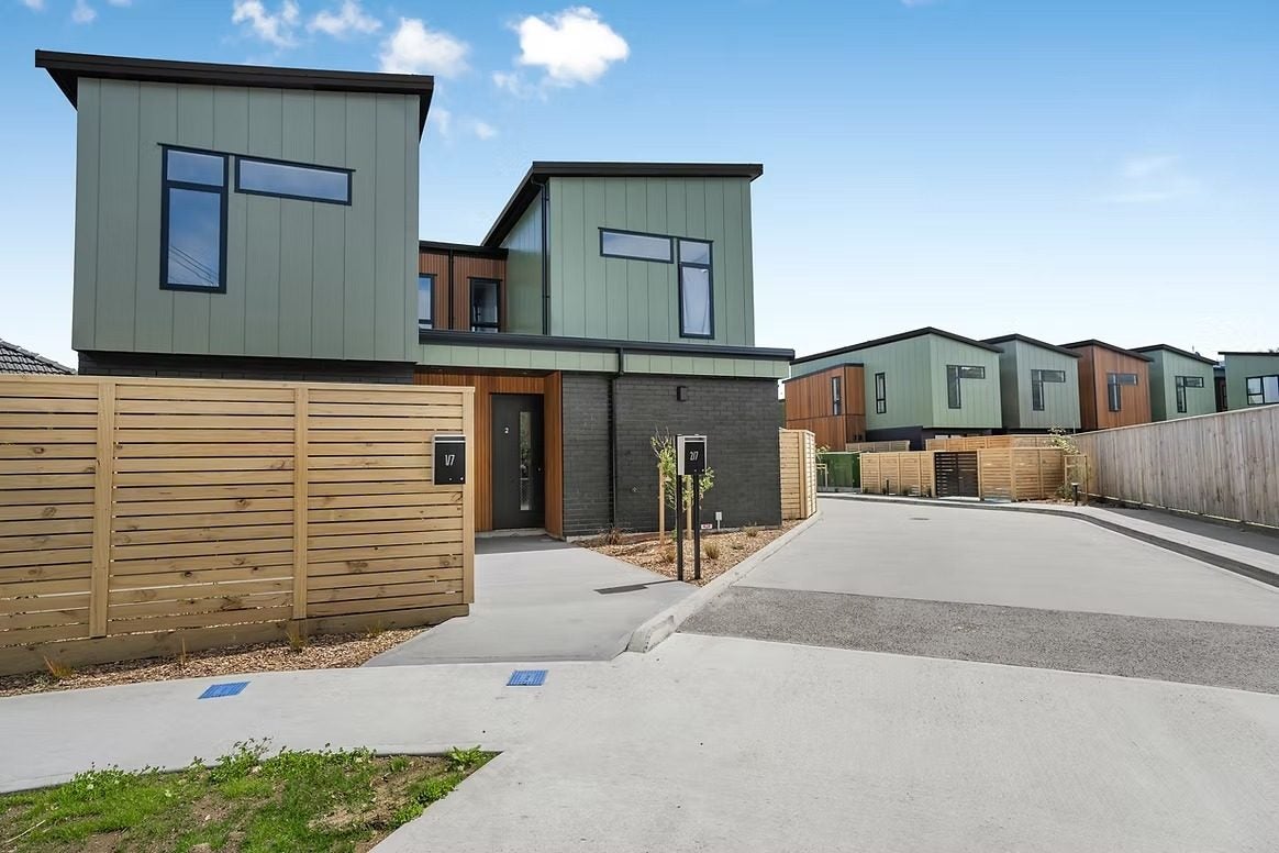 8/7 Johnston Grove, Taita, Lower Hutt - Carousel 13