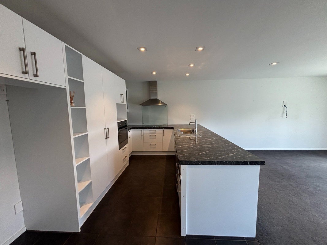 6 Date Crescent, Aidanfield, Christchurch - Carousel 2