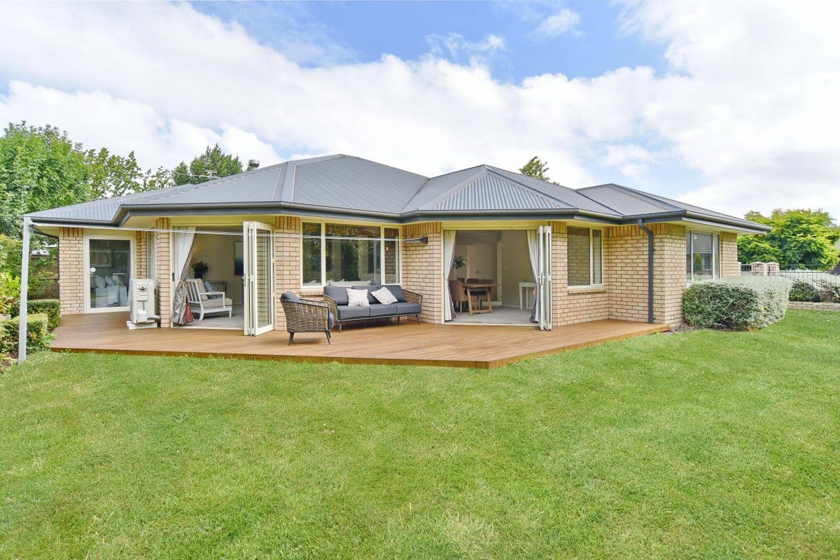 10 Woodhurst Drive, Casebrook, Christchurch - Carousel 1