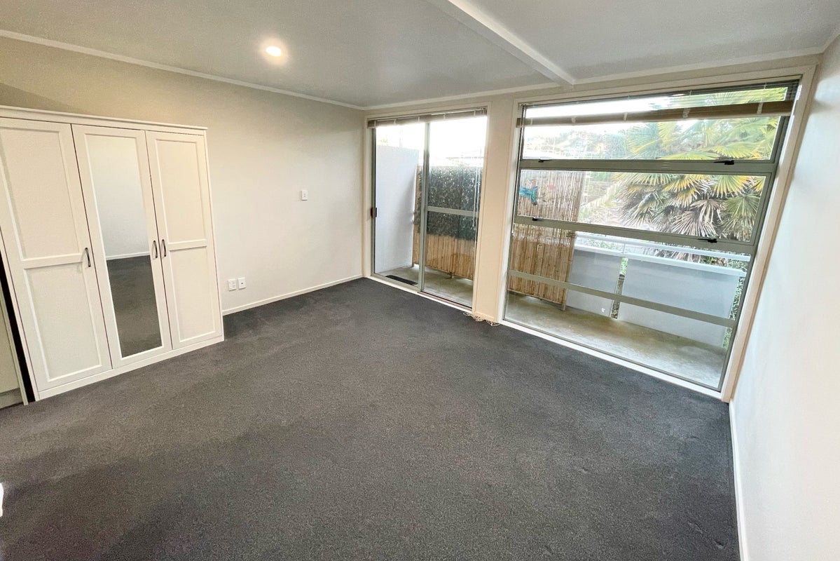 9/26 Windmill Road, Mount Eden, Auckland - Carousel 2