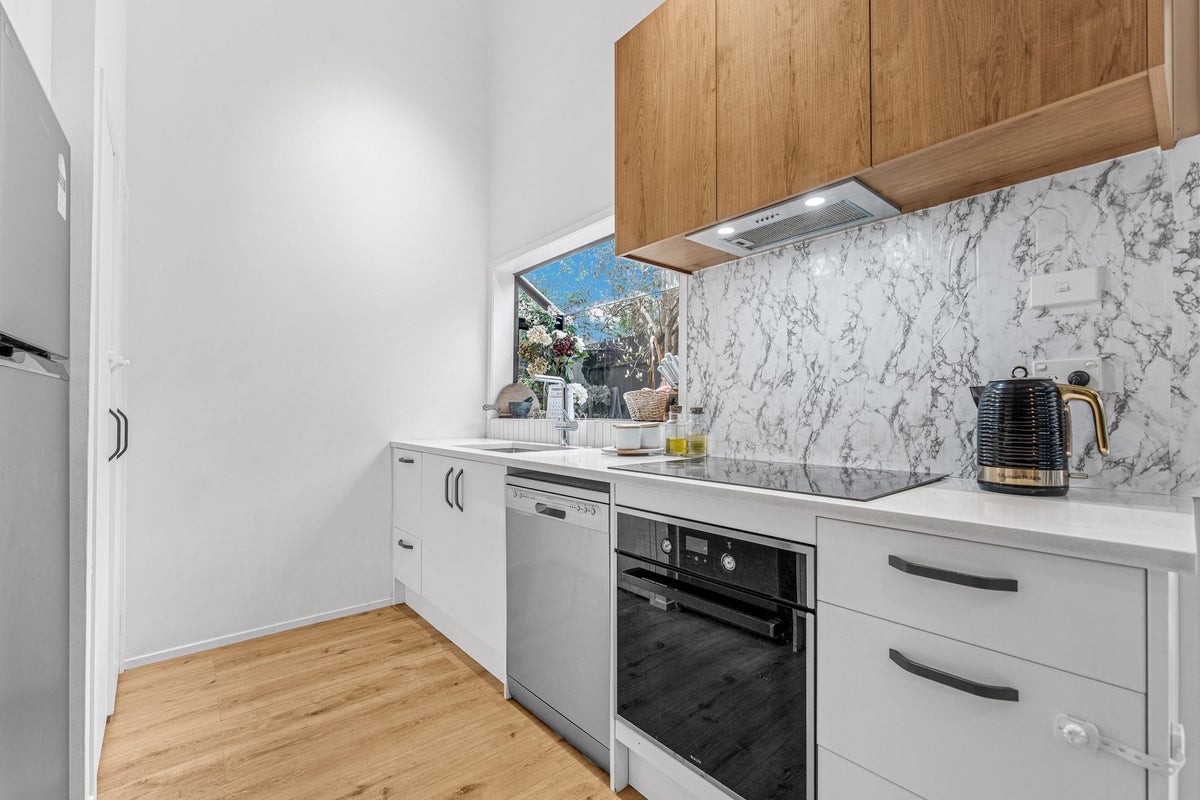 2/45 Valley View Road, Glenfield, Auckland - Carousel 1
