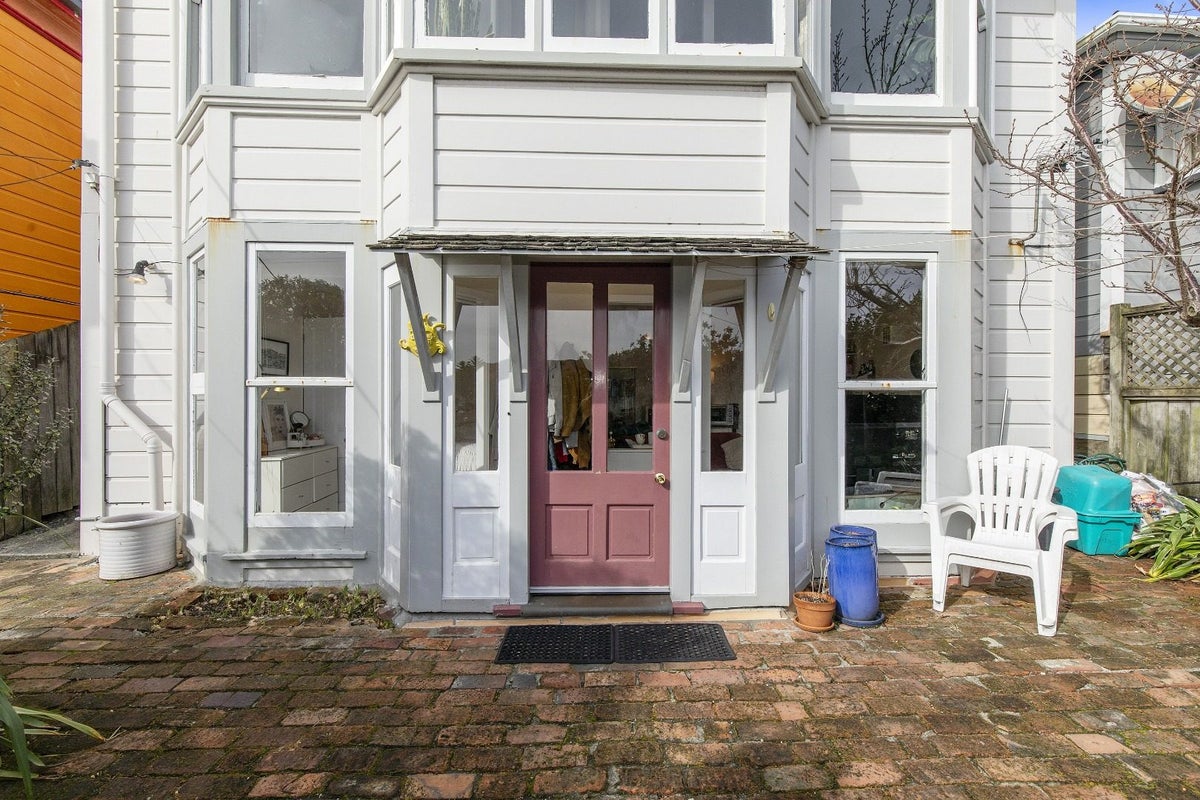 3 Mcintyre Avenue, Mount Victoria, Wellington - Carousel 1