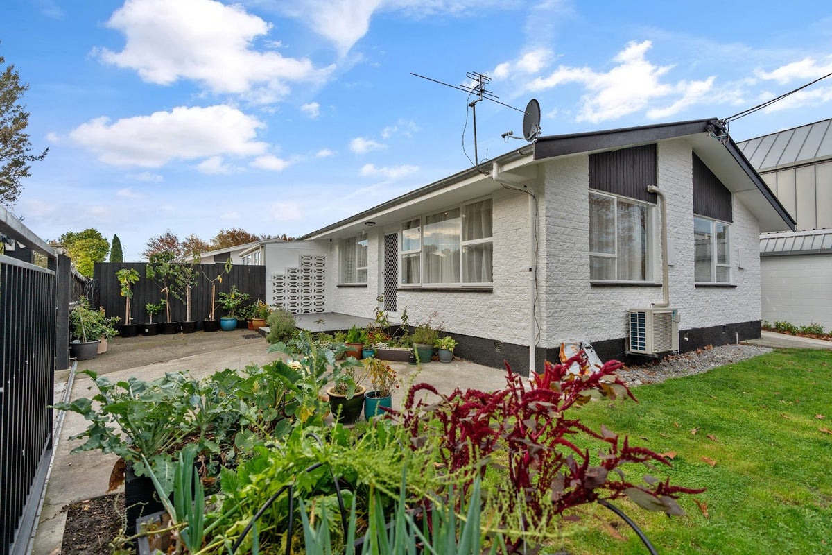 1/27 Oxley Avenue, St Albans, Christchurch - Carousel 2