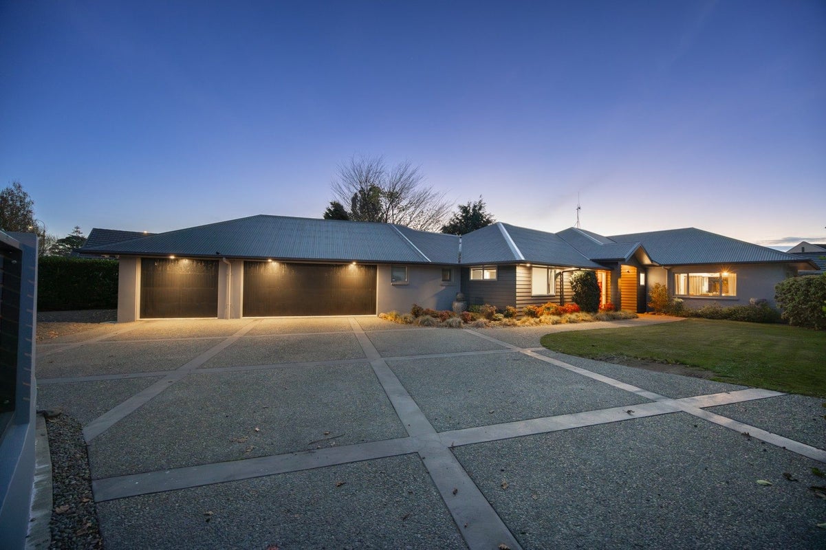 3 Riverstone Grove, Hokowhitu, Palmerston North - Carousel 1