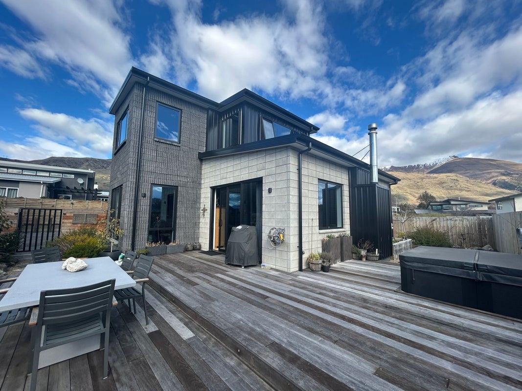 111 Meadowstone Drive, Wanaka - Carousel 2