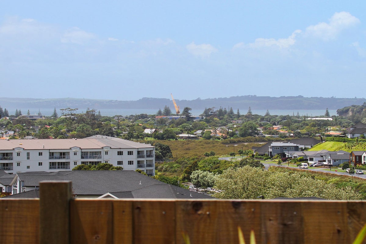 25 Davey Crescent, Orewa, Orewa - Carousel 2