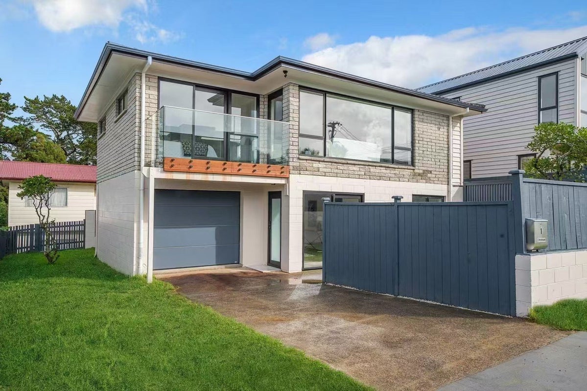 1 Glen Vista Place, Bayview, Auckland - Carousel 1