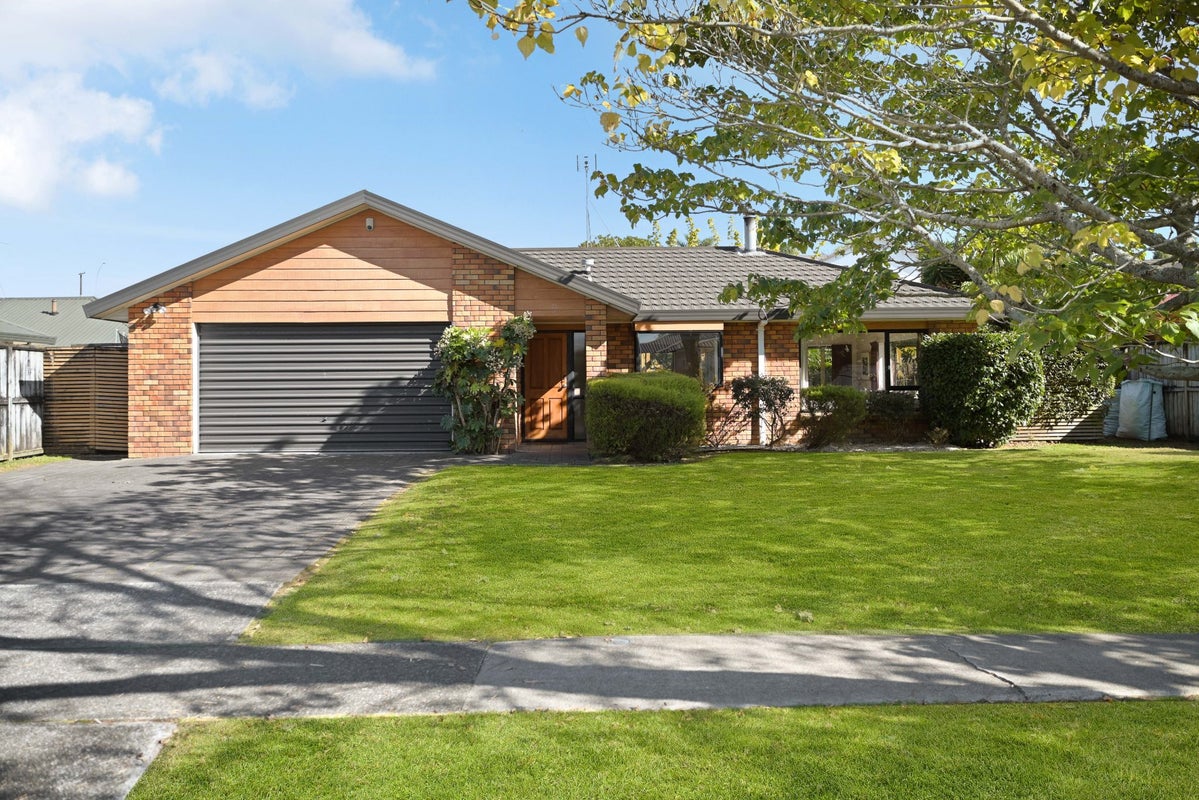 13 Discovery Drive, Flagstaff, Hamilton - Carousel 1