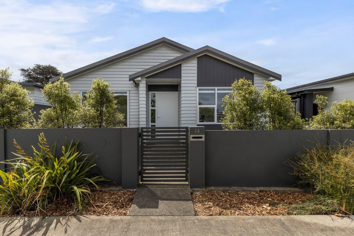 44 Karearea Avenue, Kenepuru, Porirua - Carousel 1