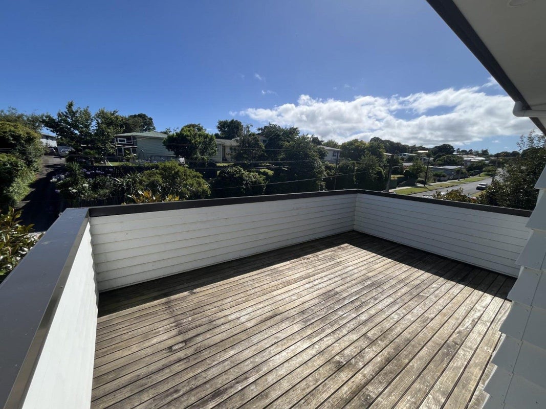 12 Whakawhiti Street, Marfell, New Plymouth - Carousel 15