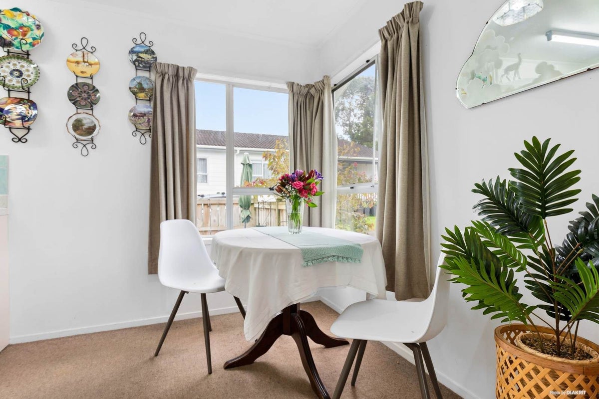 1/14 Scarlock Avenue, Browns Bay, Auckland - Carousel 2