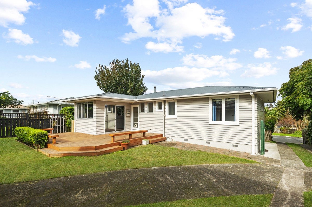 60 Kingswood Road, Brookfield, Tauranga - Carousel 1