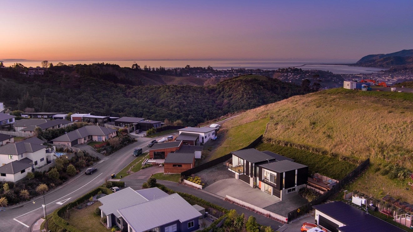 6 Crown Terrace, Britannia Heights, Nelson - Carousel 20