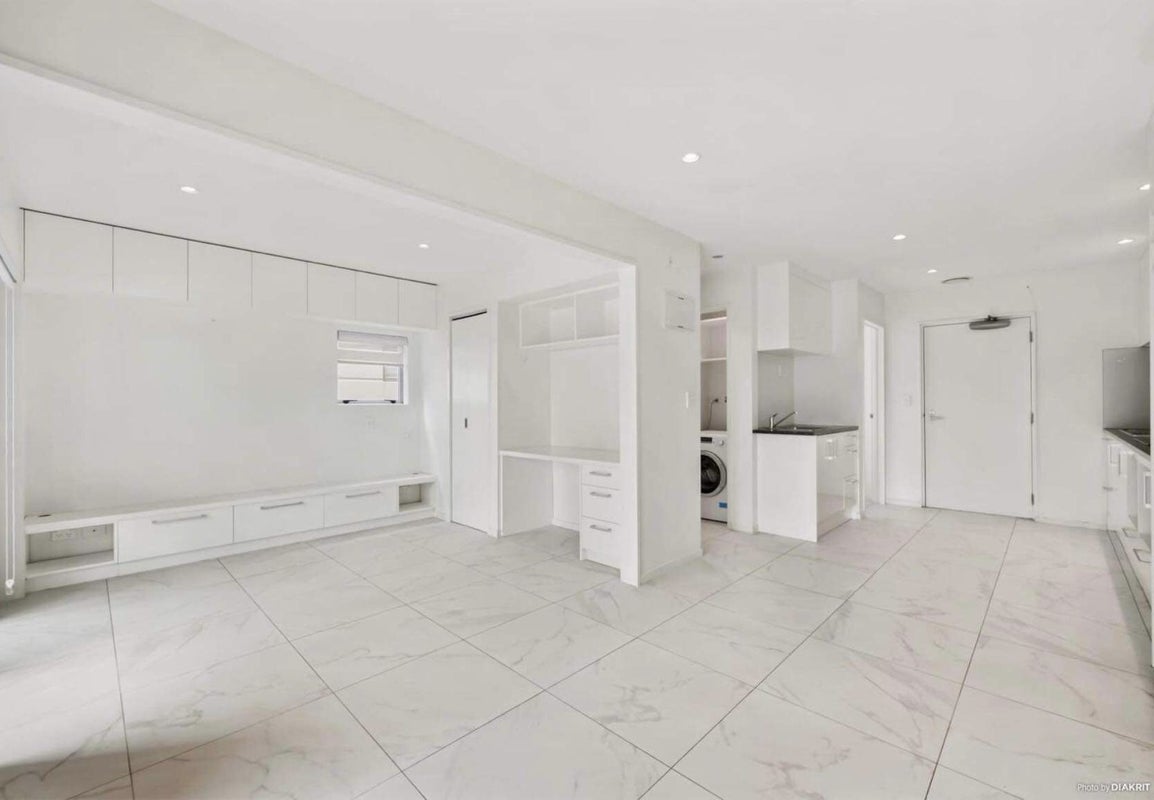 1B/60 Masons Road, Oteha, Auckland - Carousel 2
