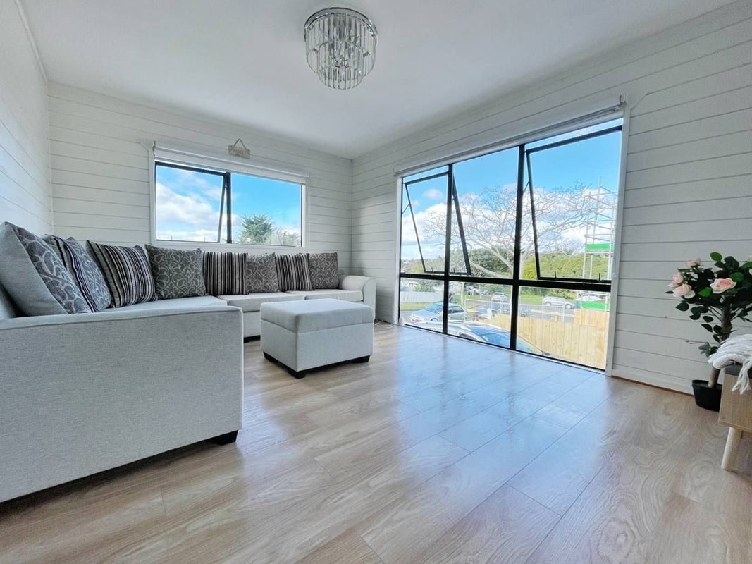 7 Coubray Place, Botany Downs, Auckland - Carousel 1