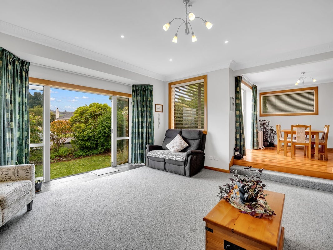 17 Northfield Avenue, Opoho, Dunedin - Carousel 2