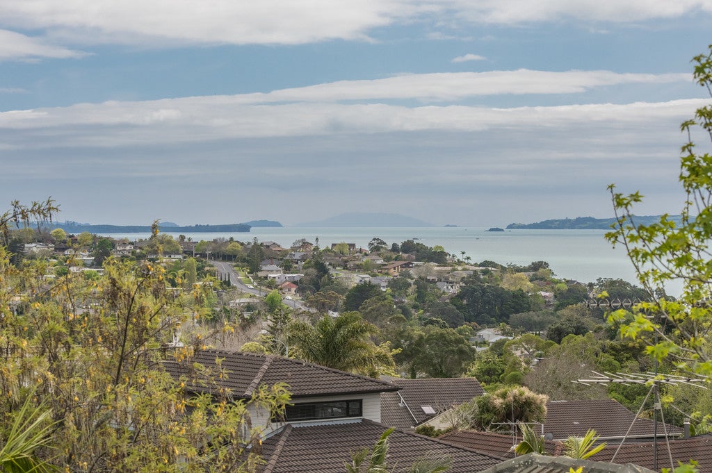 2 Trident Place, Shelly Park, Auckland - Carousel 2