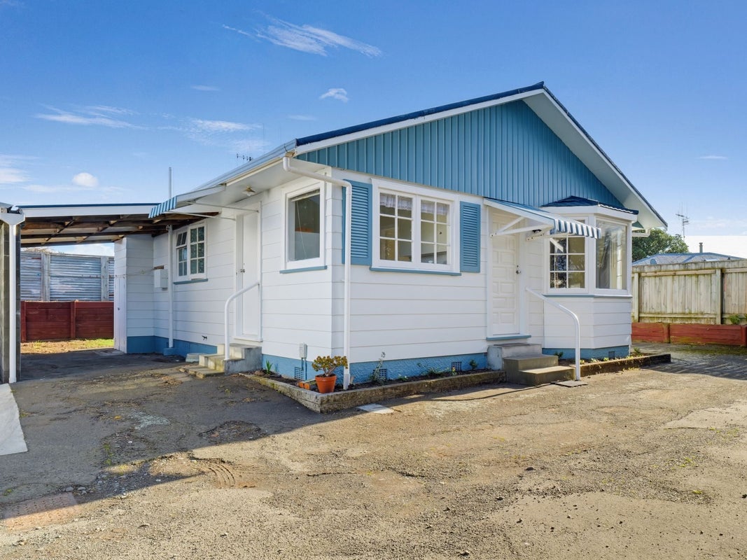 16 Cambridge Street, Gonville, Whanganui - Carousel 1