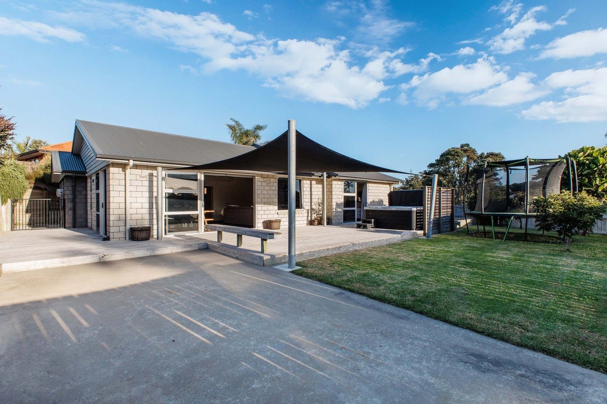20 Fishermans Drive, Coastlands, Whakatane - Carousel 1