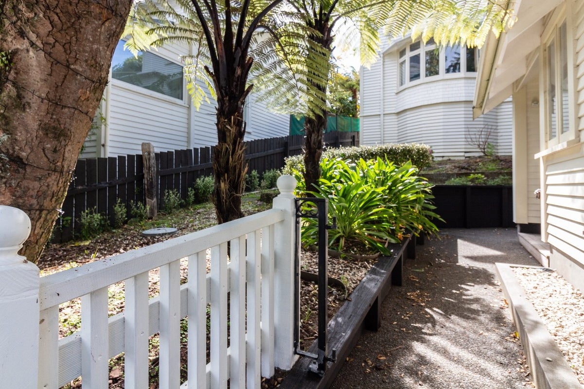 68 Homewood Avenue, Karori, Wellington - Carousel 2