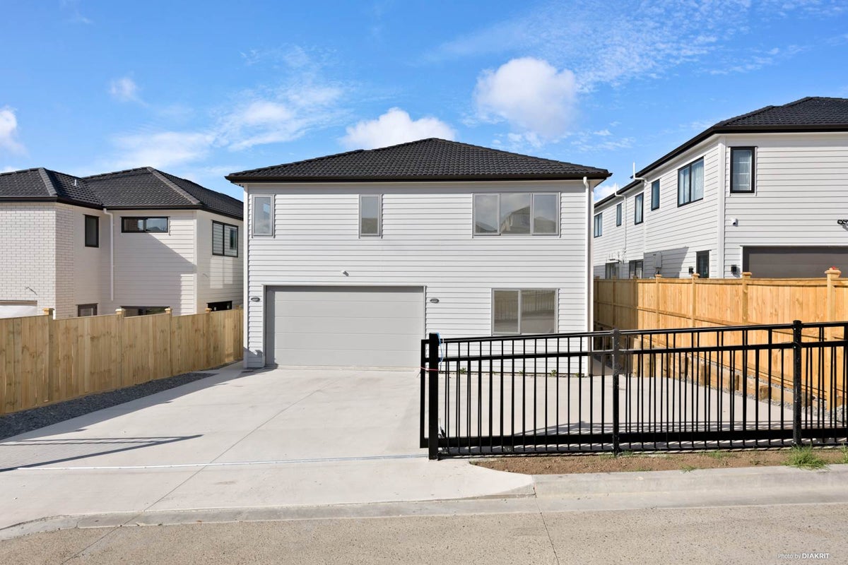 6 Dungloe Avenue, Flat Bush, Auckland - Carousel 2