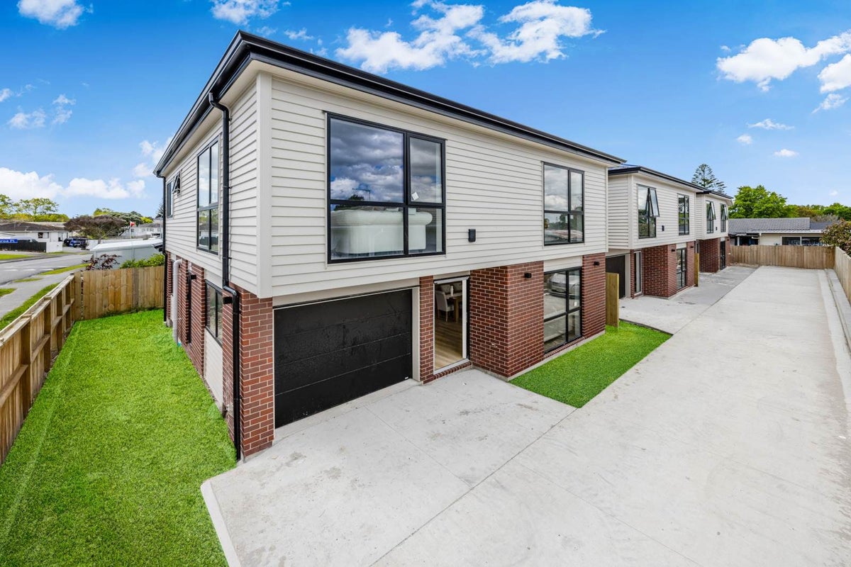 30 Sharland Avenue, Manurewa, Auckland - Carousel 1