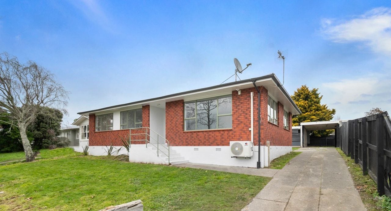 46 Halswell Crescent, Westbrook, Palmerston North - Carousel 1