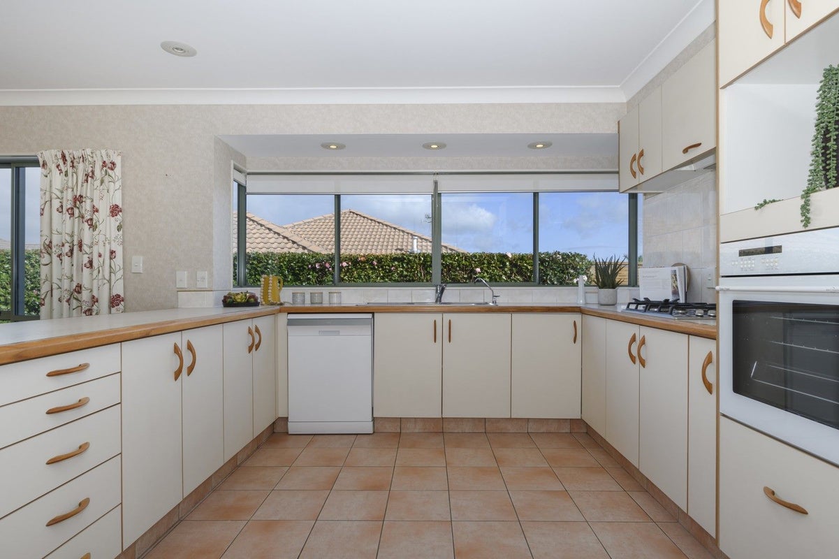 60 Sapphire Drive, Hairini, Tauranga - Carousel 2