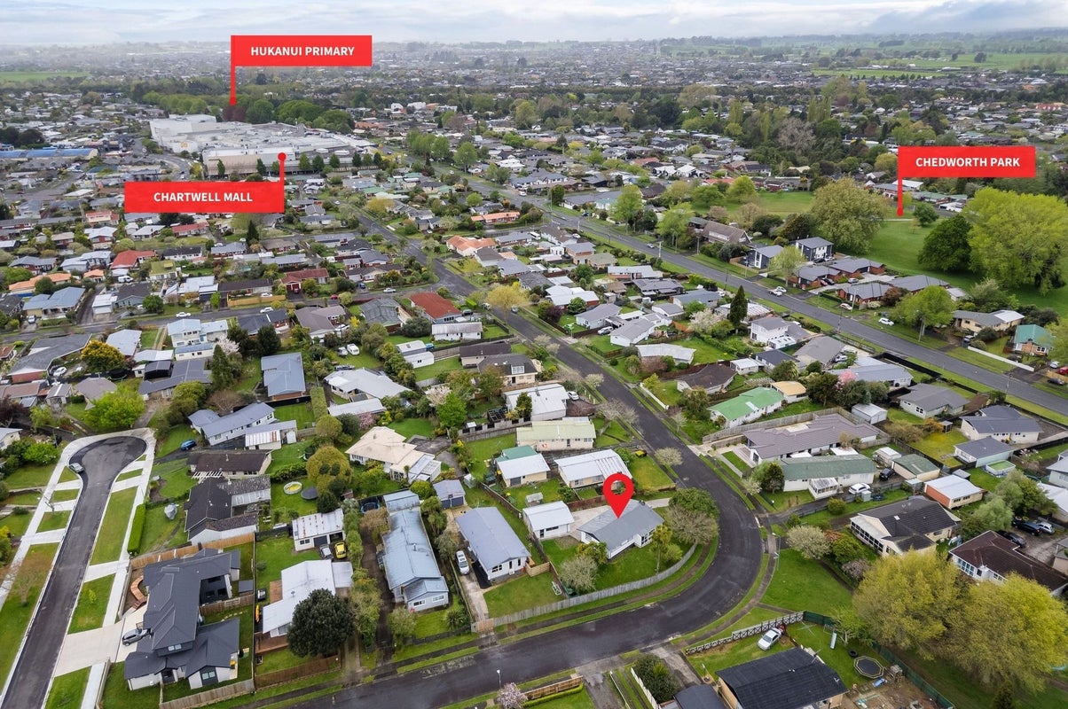 1 Claremont Avenue, Chartwell, Hamilton - Carousel 23