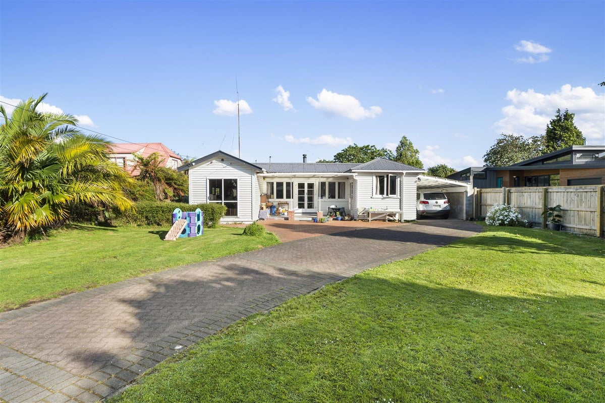 12A Willow Avenue, Hannahs Bay, Rotorua - Carousel 1