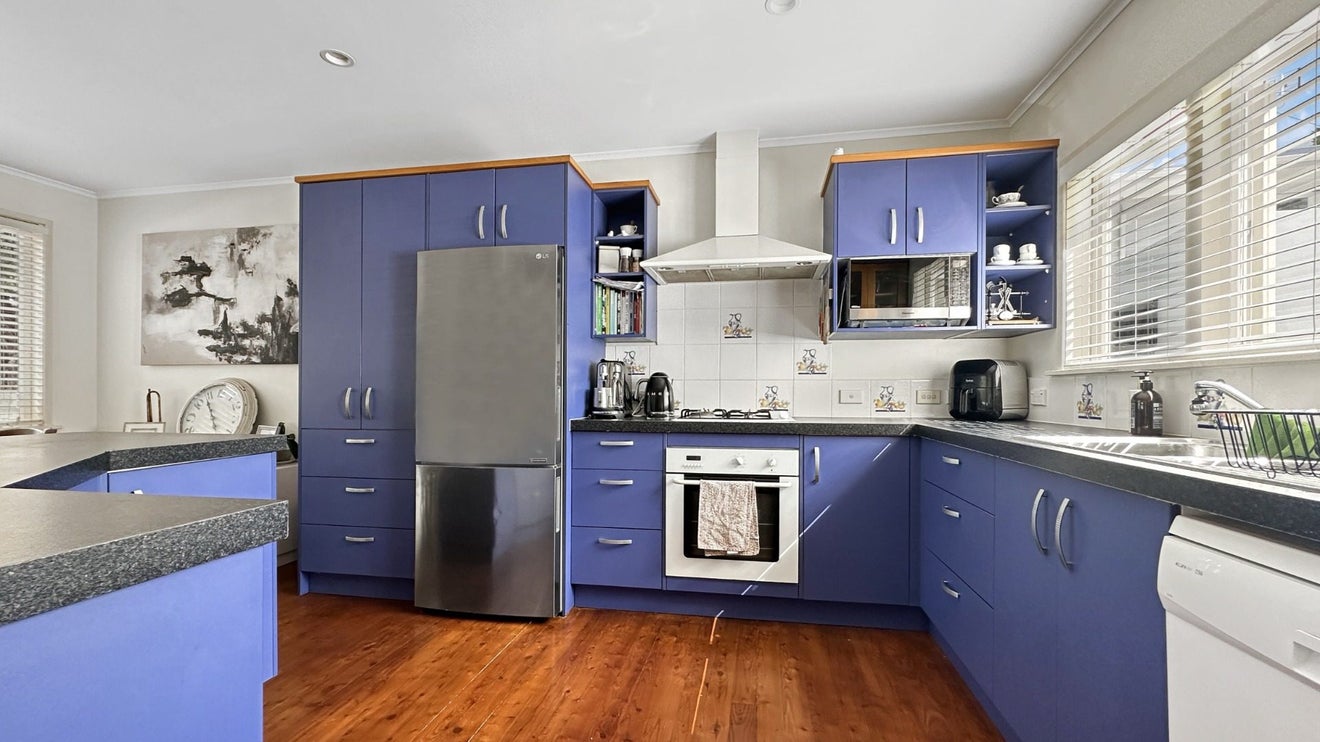 11 Holgate Avenue, Herald Island, Auckland - Carousel 2
