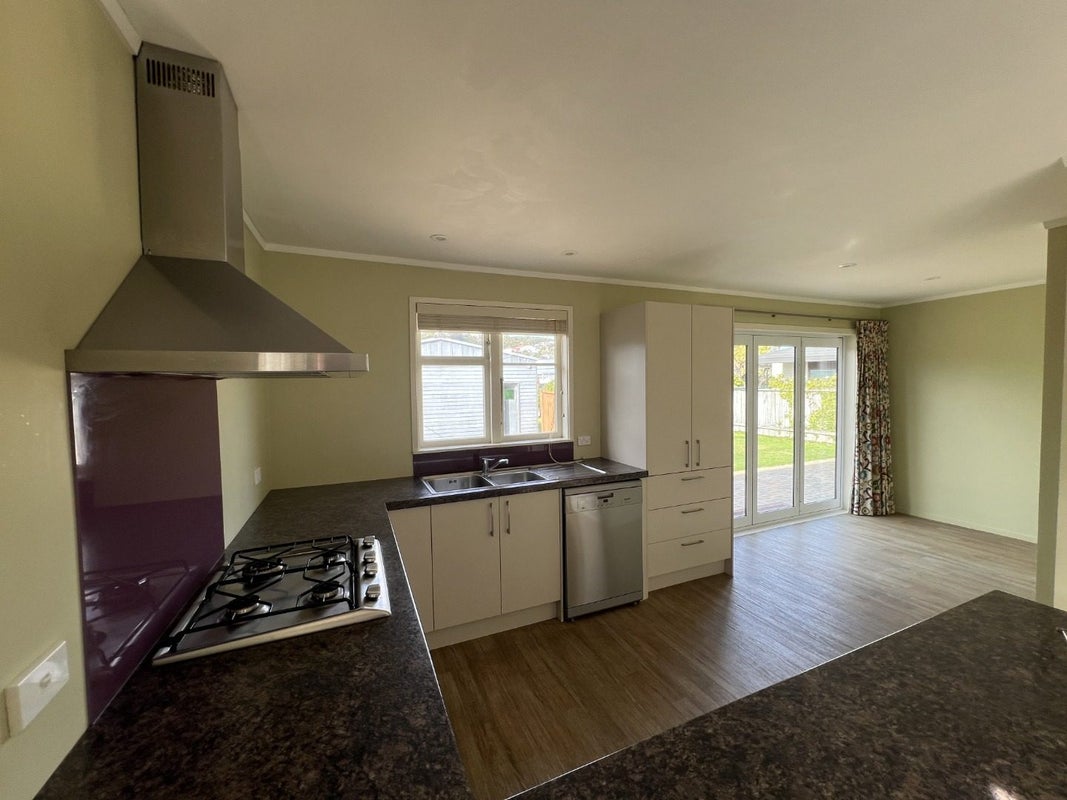 78 Oxford Street, Tawa, Wellington - Carousel 2