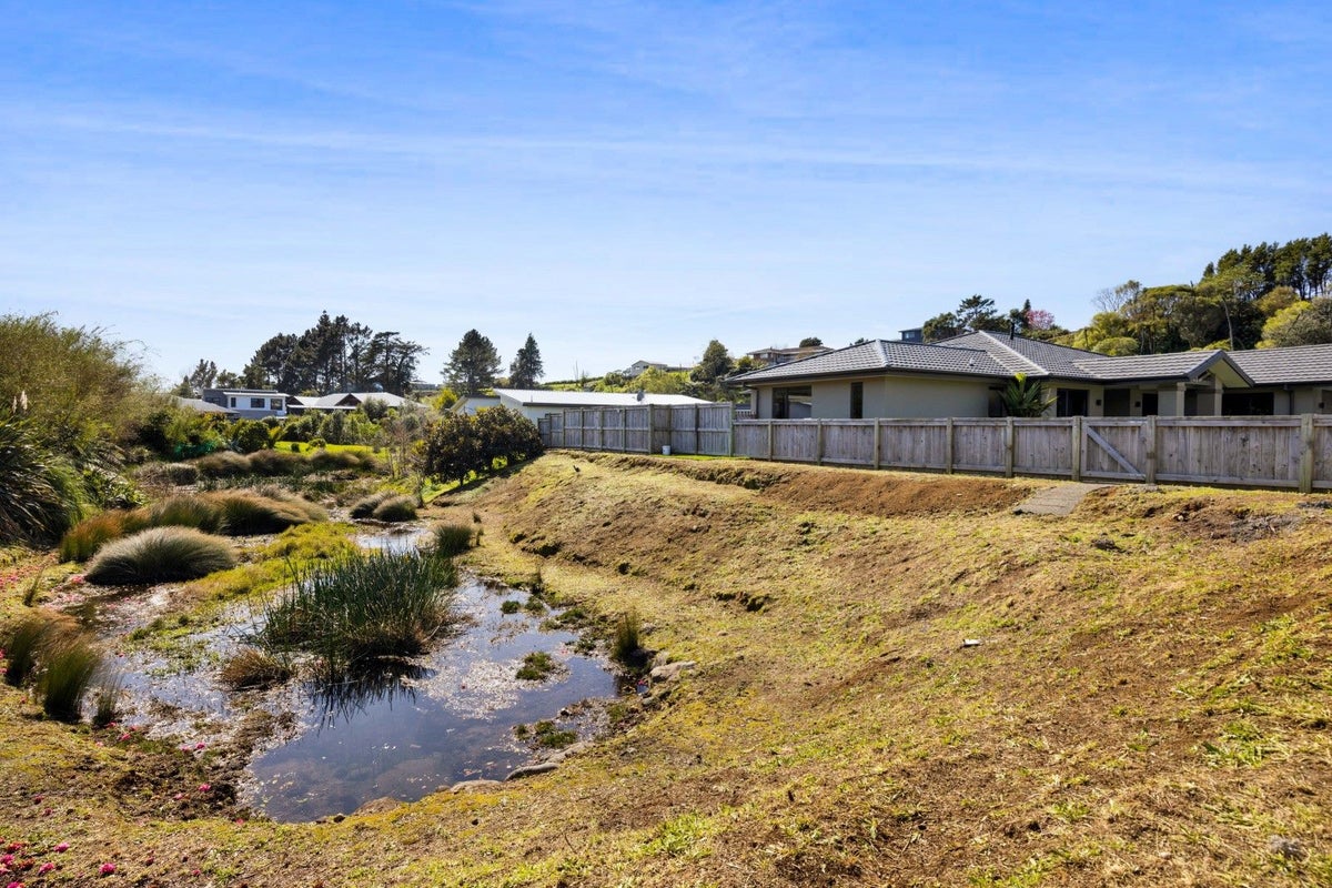 5 Te Arakete Place, Hurworth, New Plymouth - Carousel 32