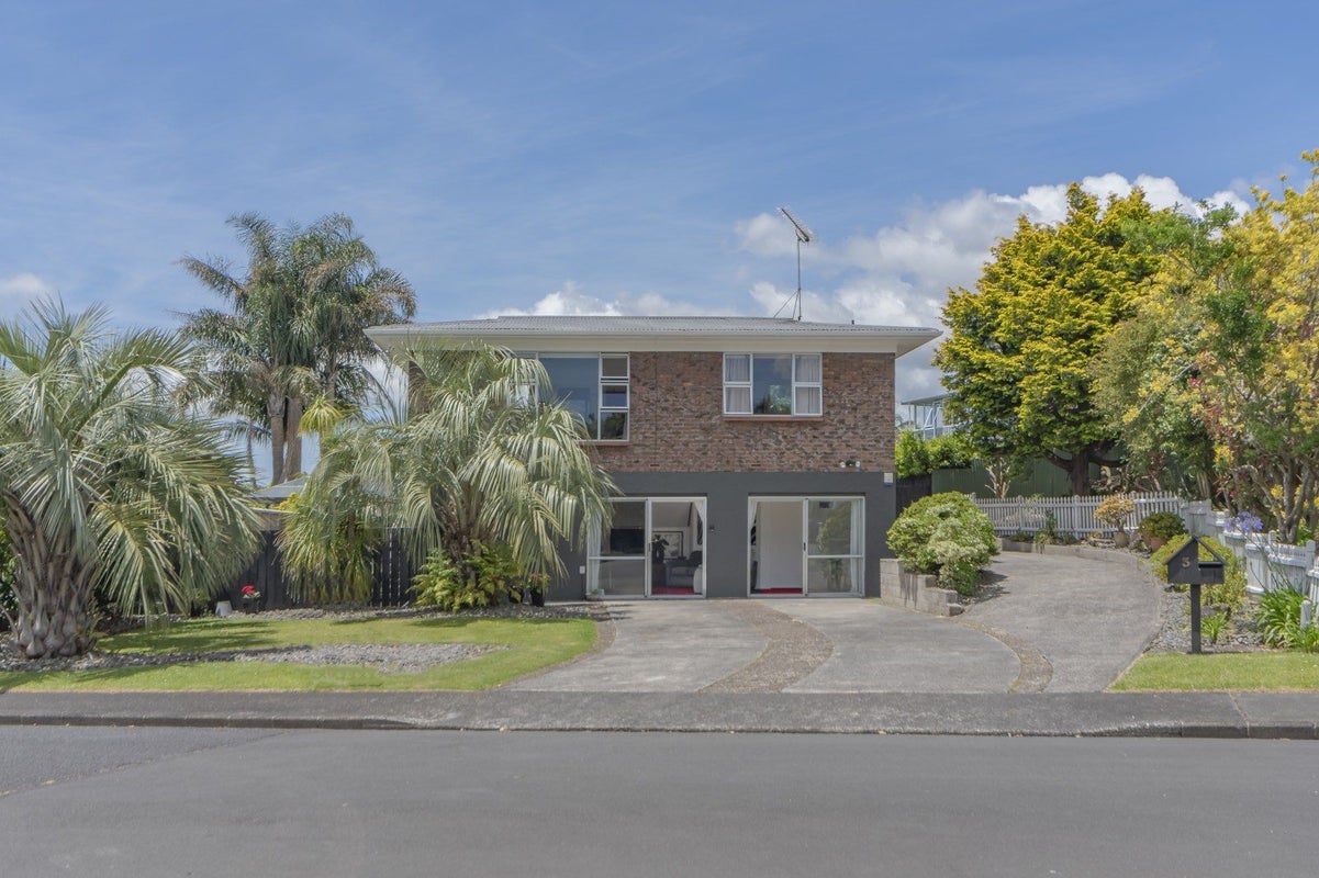 3 Alf Walker Place, Papakura, Papakura - Carousel 1