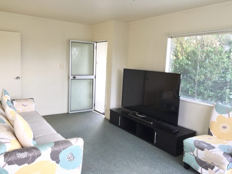 14 Dallinghoe Crescent, Milford, Auckland - Carousel 1