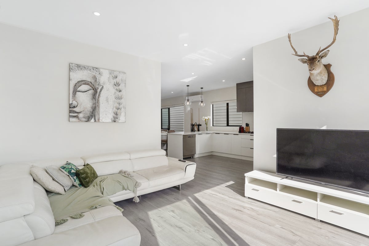 31 Lusitano Drive, Karaka, Papakura - Carousel 1