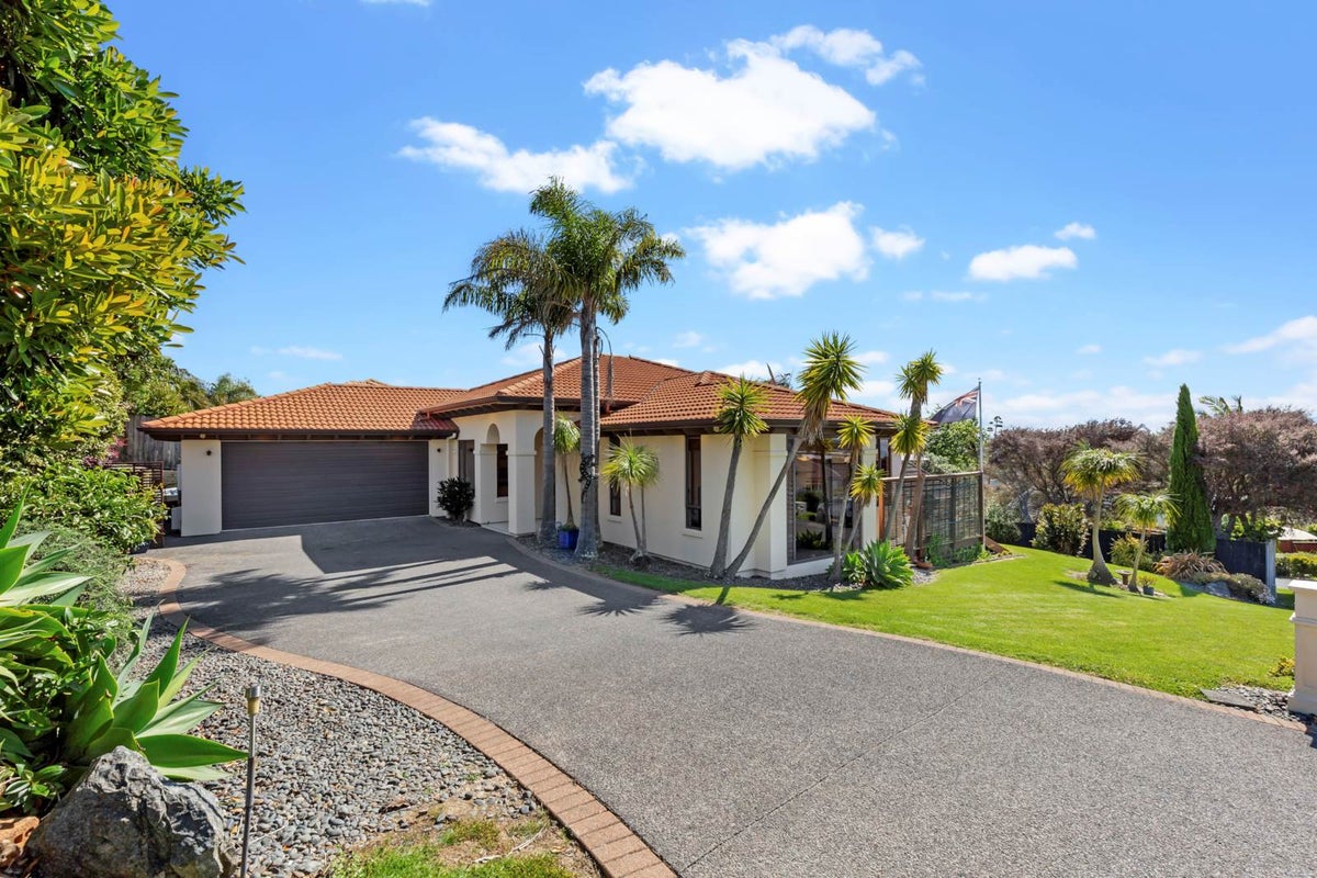 3 Mangerton Lane, East Tamaki Heights, Auckland - Carousel 1