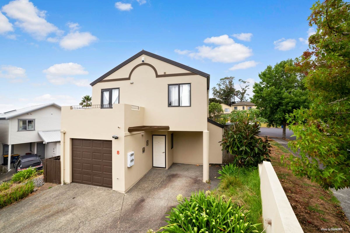8/2 Sunnydale Place, Oteha, Auckland - Carousel 1
