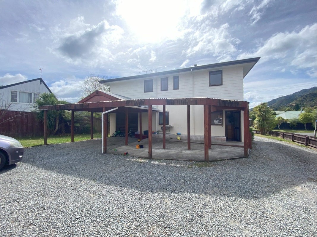 11 Turners Road, Waikawa, Picton - Carousel 12