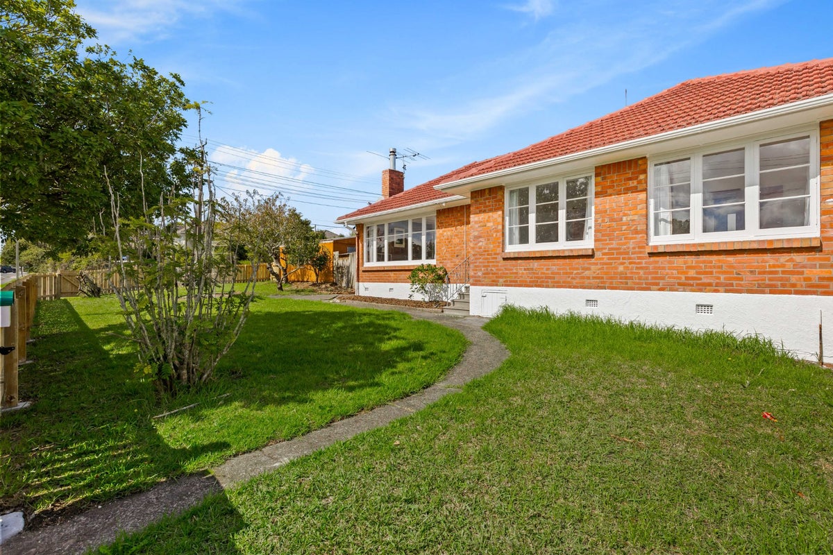 40 Vodanovich Road, Te Atatu South, Auckland - Carousel 2
