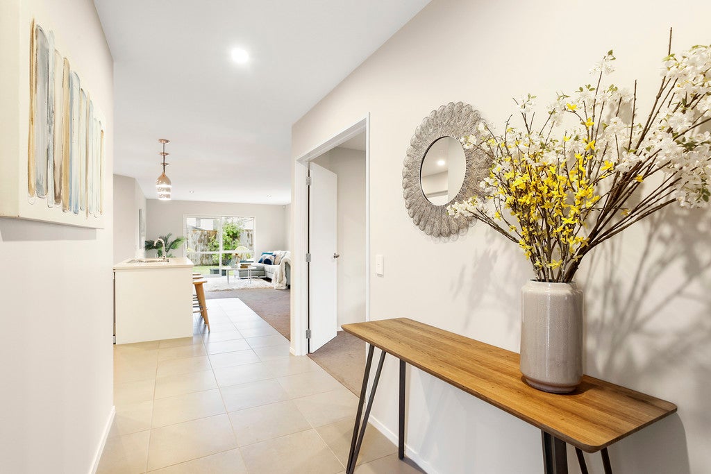 31A Cliff View Drive, Green Bay, Auckland - Carousel 2