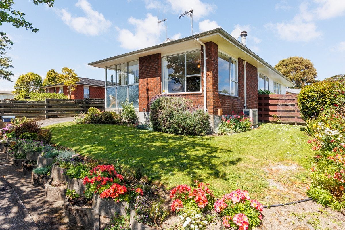 26 Meadowbrook Drive, Cloverlea, Palmerston North - Carousel 2