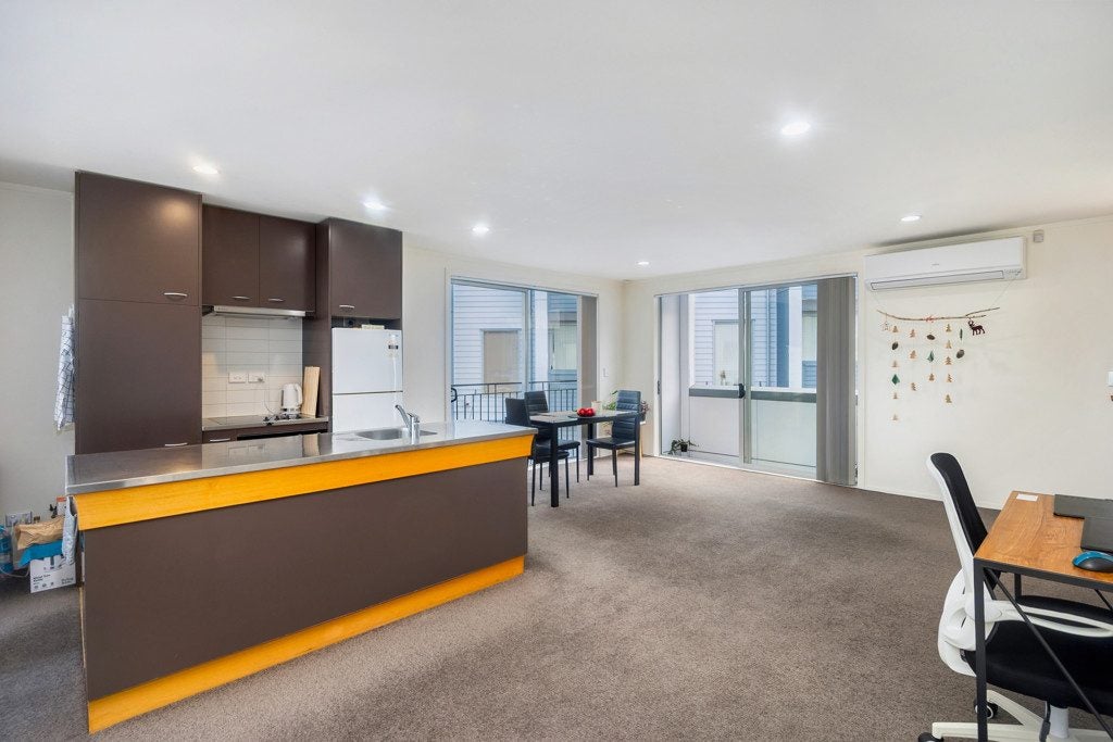 57/3 Wagener Place, Mount Albert, Auckland - Carousel 2