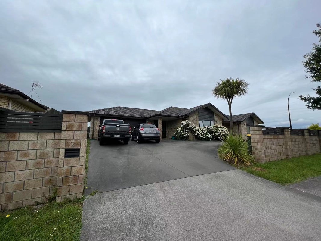 2 Hector Drive, Rototuna North, Hamilton - Carousel 1