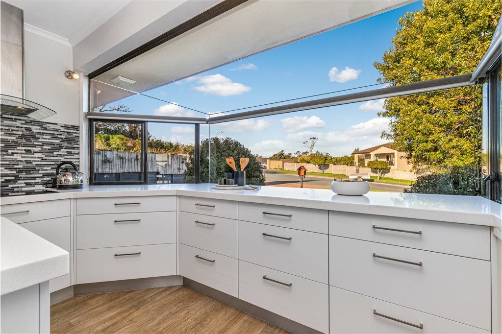 8 Melia Place, Stanmore Bay, Whangaparaoa - Carousel 1