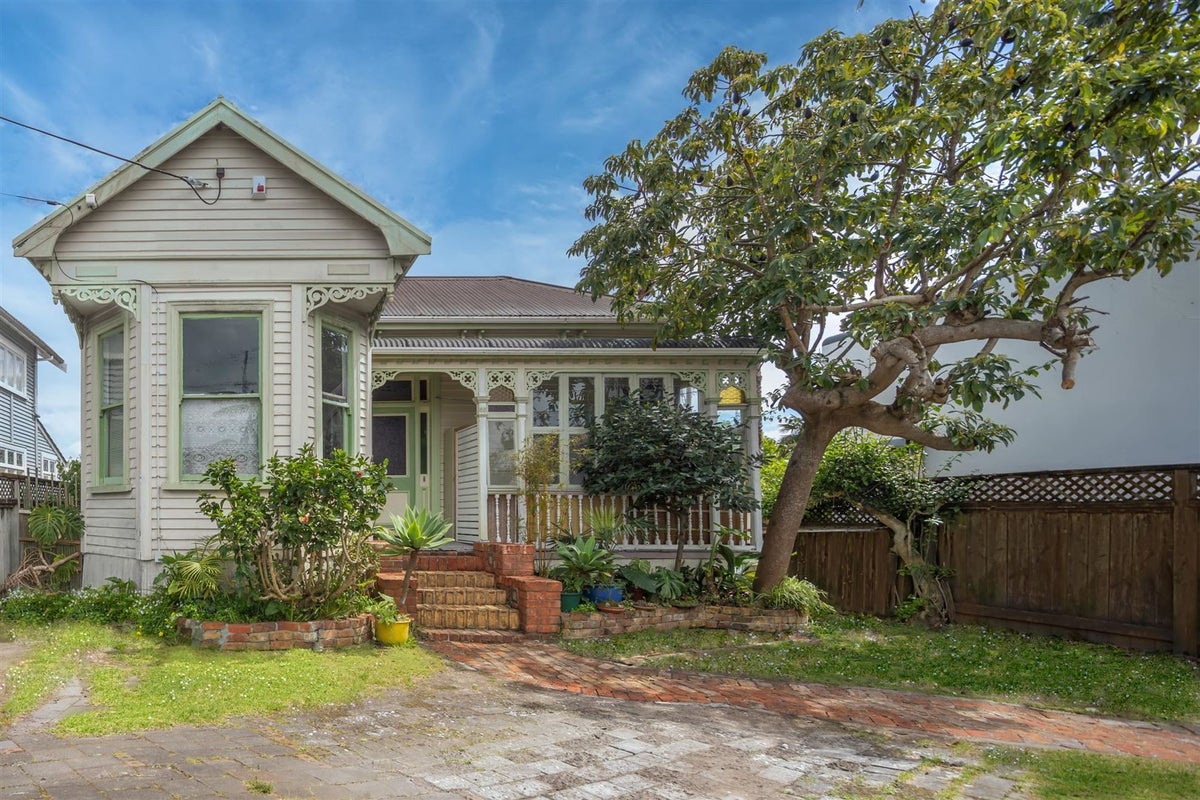 85 Vauxhall Road, Devonport, Auckland - Carousel 1