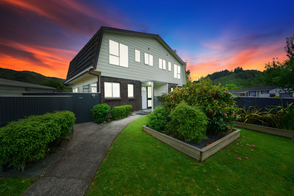 2/4 BERYL GR, BIRCHVILLE, UPPER HUTT - Carousel 1