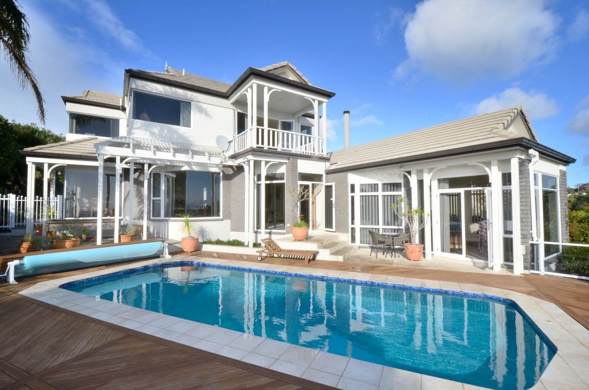 22 Pacific Parade, Army Bay, Whangaparaoa - Carousel 1